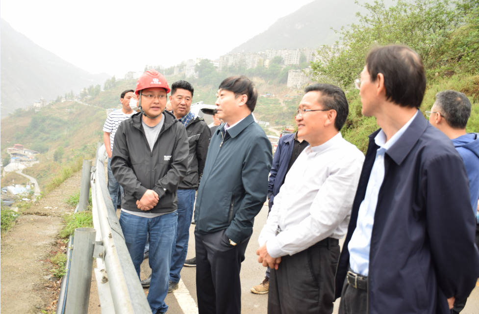 四川省實(shí)施西部大開(kāi)發(fā)辦公室副主任、四川省發(fā)展和改革委員會(huì)副主任鄧長(zhǎng)金到金陽(yáng)河特大橋項(xiàng)目調(diào)研指導(dǎo)