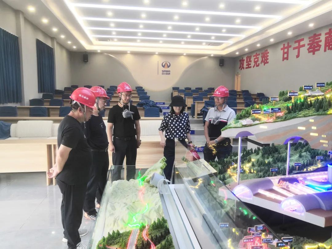 四川路橋副總工程師鄧運祥到寧攀高速ZCB1-6、ZCB1-7/8項目檢查指導(dǎo)工作