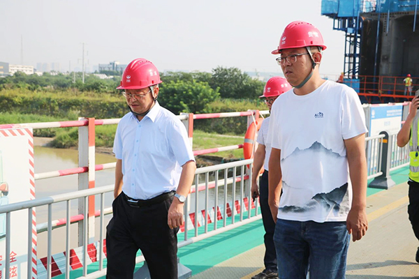 川交公司黨委委員、監(jiān)事會主席左孔海赴成德線土建5工區(qū)項(xiàng)目檢查指導(dǎo)工作