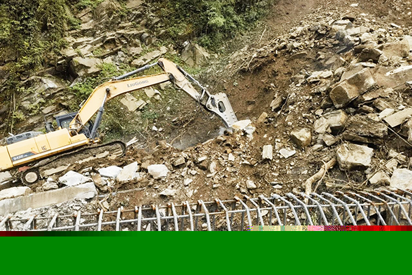 精準(zhǔn)預(yù)判與緊急避險(xiǎn)，成功化解塌方危機(jī)