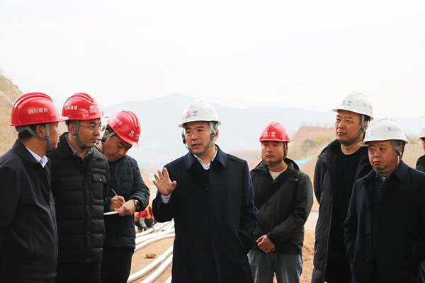 川交公司黨委書記、董事長杜江林赴會祿高速項目檢查指導工作