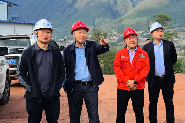 川交公司黨委副書記、董事、總經理魯正偉深入西寧高速公路ZCB2總承包項目檢查指導工作