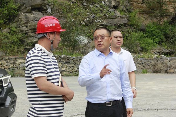 四川路橋黨委副書記、副董事長、總經(jīng)理羊勇赴川汶高速TJ7項目檢查指導工作