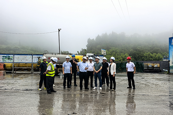 廣安市副市長王飛虎到華鎣山隧道及引道工程2標(biāo)項(xiàng)目檢查工作