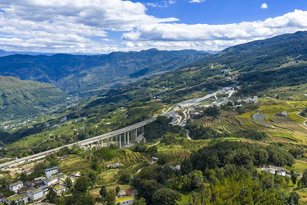 宜攀高速公路全線最長(zhǎng)隧道寧會(huì)隧道雙幅貫通